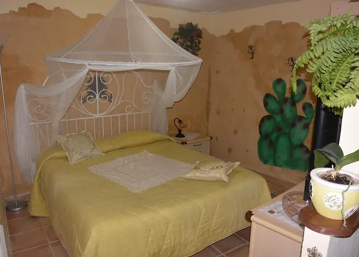 Alfa Quadro Bed and breakfast 4*