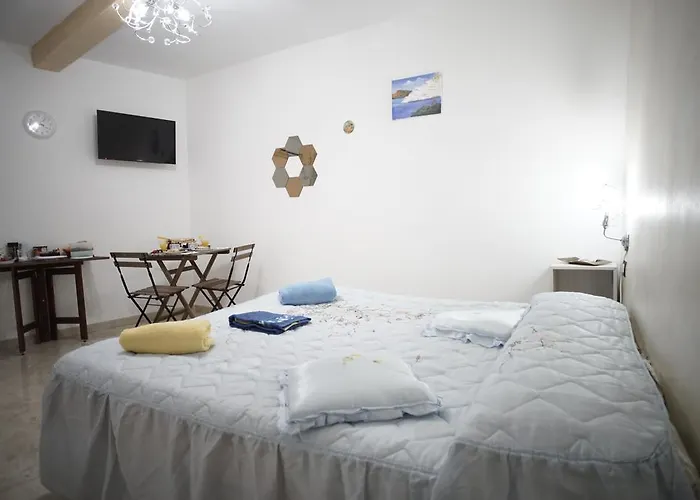 Alfa Quadro Bed and breakfast 4*
